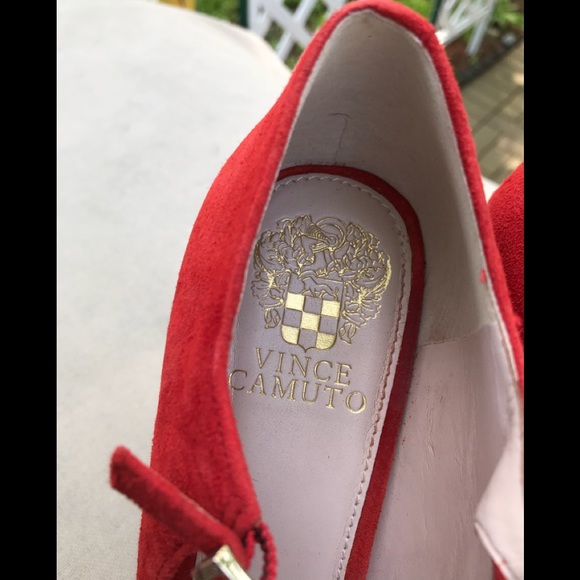 Vince Camuto red suede heels. - Picture 4 of 9